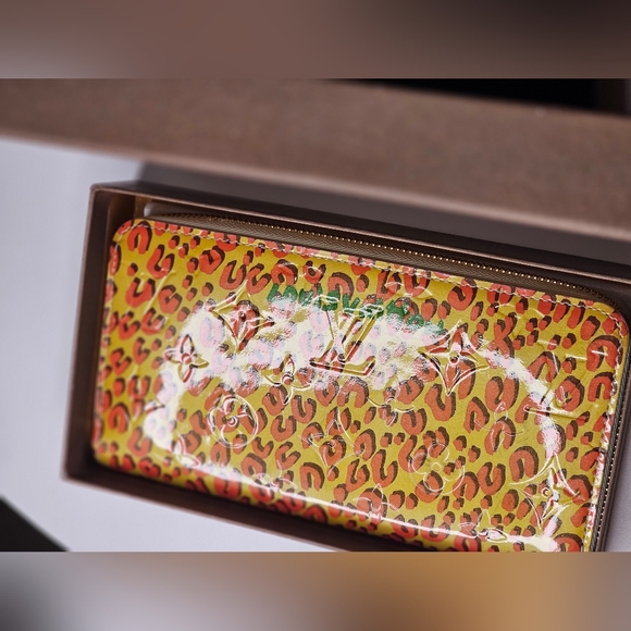 Louis Vuitton Ltd Edition Monogram Vernis Cheetah Print Zippy Wallet! - Picture 6 of 16